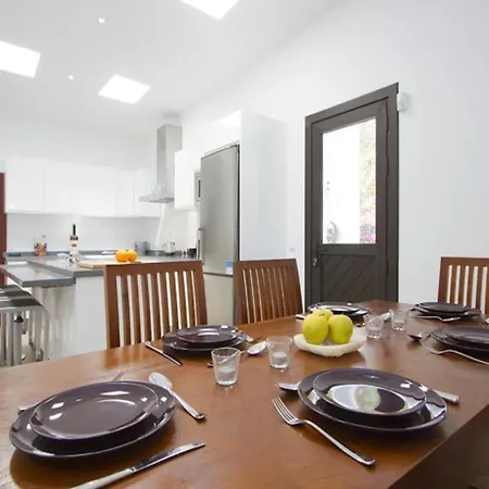 Modern In Mojones 4 Bedrooms Large Heated Pool Mojones Puerto Del Carmen Villa Tias