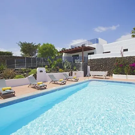 Modern In Mojones 4 Bedrooms Large Heated Pool Mojones Puerto Del Carmen * Tias